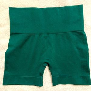 Set Active Sculptflex Biker Shorts in Mojito, Size Medium, Worn Once